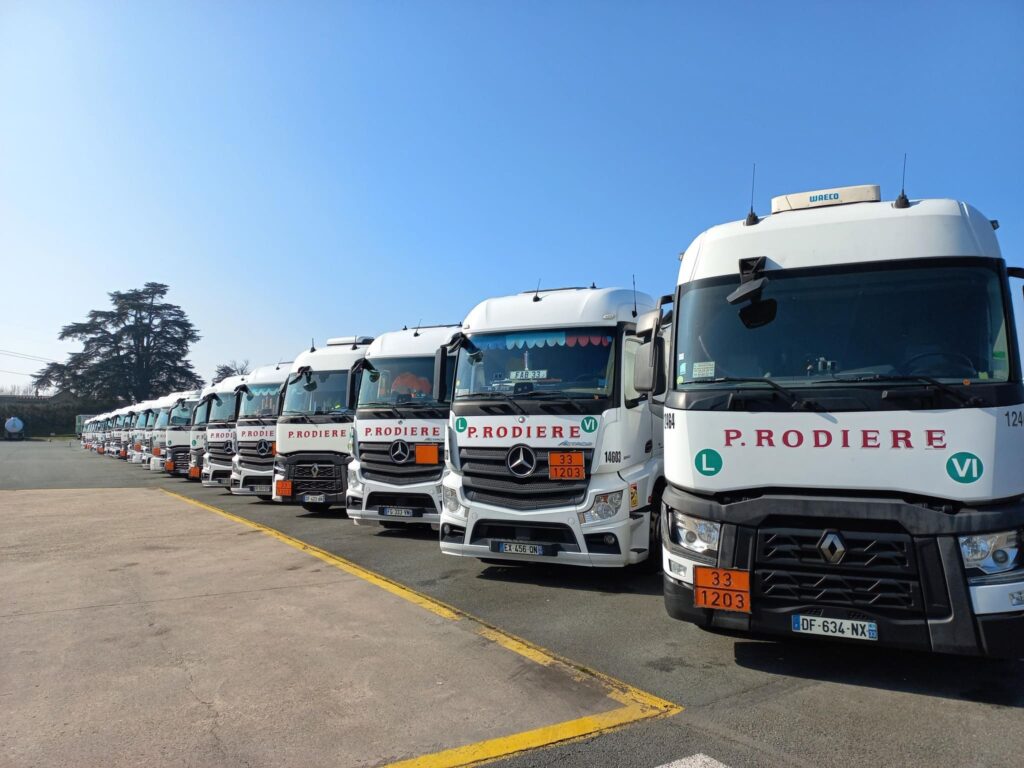 A Calais (62) les Transports Jorland relèvent le défi de pomper du fuel lourds sur un cargo.